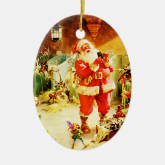 Santa och hans älvor i nordpolenstallen julgransprydnad keramik