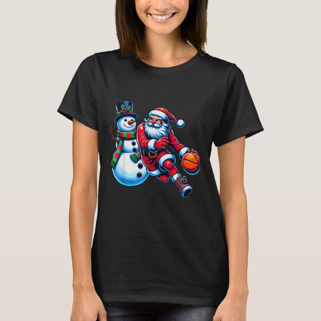 Santa Playing Basketball With A Snowman Christmas  T Shirt (Framsida)