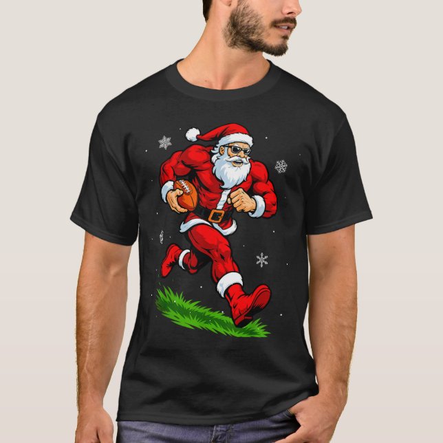 Santa Playing Football Xmas Funny Christmas Footba T Shirt (Framsida)