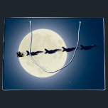 Santa, Sleigh och F-16 Jet Militär jul<br><div class="desc">Denna patriotiska militära julklapp i helgdag är utrustad med Jultomten och hans själ som dragits av ett team av F-16 som bekämpar Falcon jet med bakgrund av fullt. -</div>