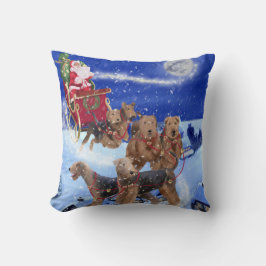 Santa sleigh som leddes av Airedales dekorativ kud Kudde