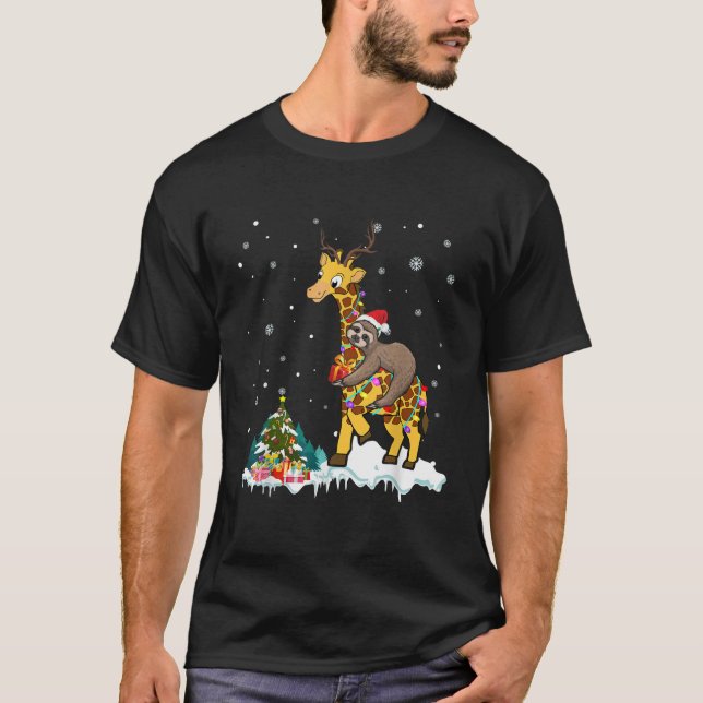 Santa Sloth Riding Giraffe Reindeer Xmas Light Lov T Shirt (Framsida)