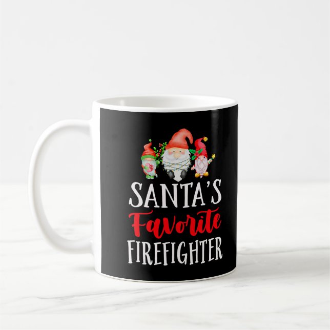 Santa's Favorite Firefighter jul Funny Gnome Kaffemugg (Vänster)