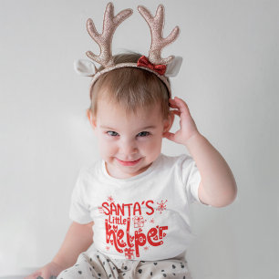 Santas Little Helper Hjärtat Röd Script Presentmot T Shirt