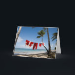 Santa's Tvätt vid Beach Helgkort<br><div class="desc">Jultomten kostym som hänger på klotelin på tropisk strand</div>