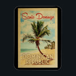 Santo Domingo palmträdvintage resor Magnet<br><div class="desc">Tryck för konst för unikt retro mitt--århundrade ett modernt Santo Domingo Dominikanska republiken i vintage resoraffischstil. Den presenterar en krökt palmträd på sandig strand med hav under en molnig himmel för blått.</div>