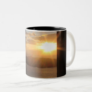 Santorini sunset genom dörren Två-Tonad mugg