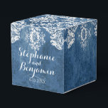 Sapphire Blue Rustic Damask Pattern Wedding Favor Presentaskar<br><div class="desc">En vintage med chalkboard och snöre. En grungy avslutar som ingår i en svit och samling matchande objekt. Objekt är enklare att anpassa när du ersätter all text och alla foton först. Om teckningen fortfarande behöver justeras klickar du på knappen Anpassa den här. Detta kommer att föra dig till ett...</div>
