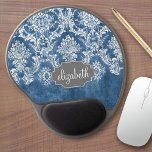 Sapphire Blue Vintage Damask Pattern och Namn Gel Musmatta<br><div class="desc">En vintage mönster med en rityta och snöre. Titta noga på blommorna och löven.Ett trendig med jewelton färg och elegans. Objekt är enklare att anpassa när du ersätter all text och alla foton först. Om teckningen fortfarande behöver justeras klickar du på knappen Anpassa den här. Detta kommer att föra dig...</div>