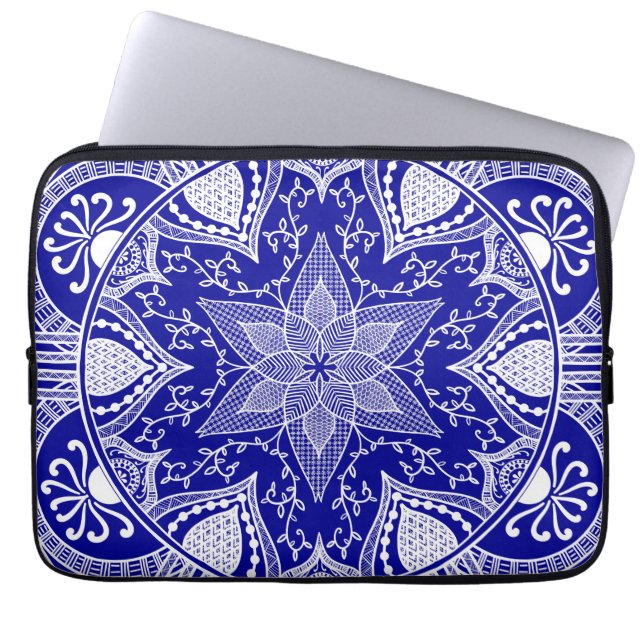 Sapphire Mandala Laptop Sleeve (Framsidan)