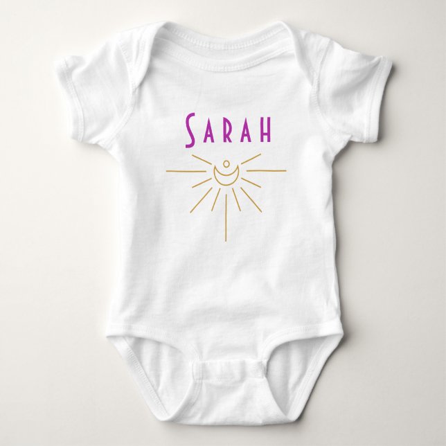 Sarah Baby Namn Romper Sunshine Boho Hippie Gift T Shirt (Framsida)