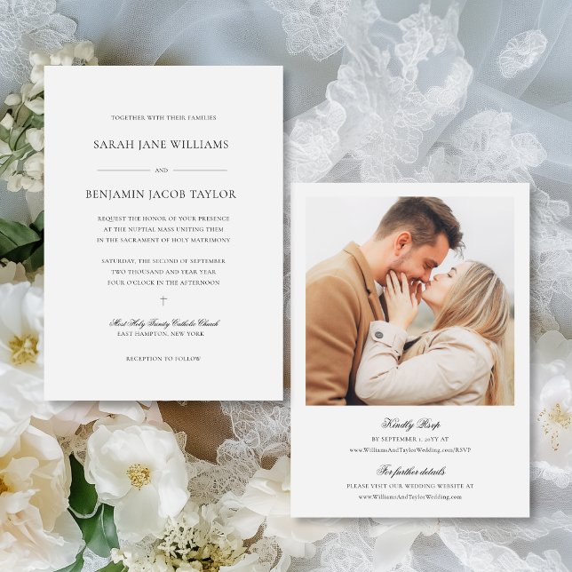 Sarah Catholbröllop bjuder in med OSA Inbjudningar (This chic, all-in-one wedding invite features a luxe, black & white design and an engagement photo.)