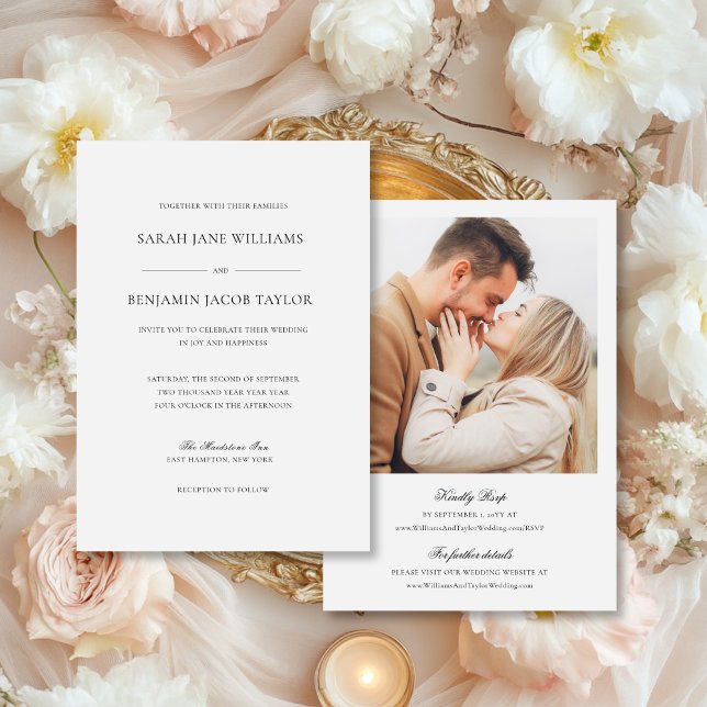Sarah Eleganta Bröllopsinbjudningar med RSVP Inbjudningar (This luxury wedding invite with RSVP features an elegant script font and an engagement photo.)