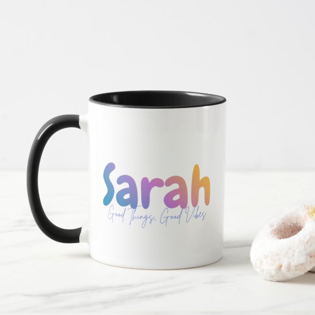 Sarah Name Gift - Good Things Good Vibes  Mugg (Med munk)