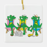 Sarasota Beach Ceramic Ornament<br><div class="desc">Underbart minne av bästa tiden på stränderna i Sarasota i Florida. "De här gator-flickorna" njuter inte bara av stranden utan hela attraktion som staden har - opera, Mote, Ringling Museum och så mycket mer. Du kan anpassa baksidan eller ta bort den. Lägg den här prydnaden på Julgran eller ge som...</div>