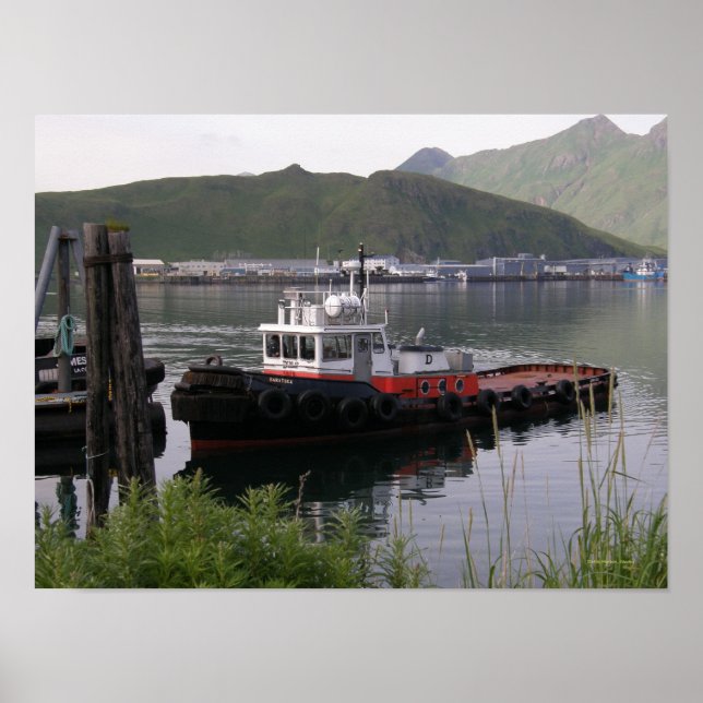 Saratoga Tugboat på nederländska Harbor, Alaska Poster (Framsidan)