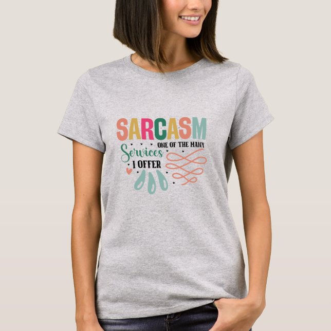 Sarcasm En av mina många tjänster Kvinnor T-Shirt (Framsida)