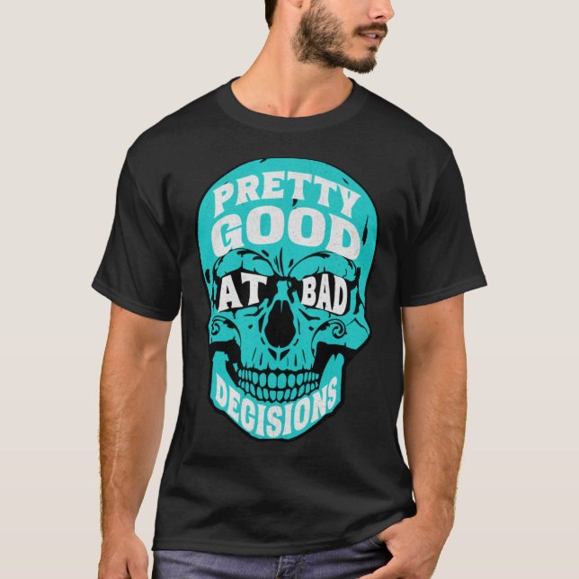 Sarcastic Humor Pretty Good At Bad Decisions Skull T Shirt (Framsida)