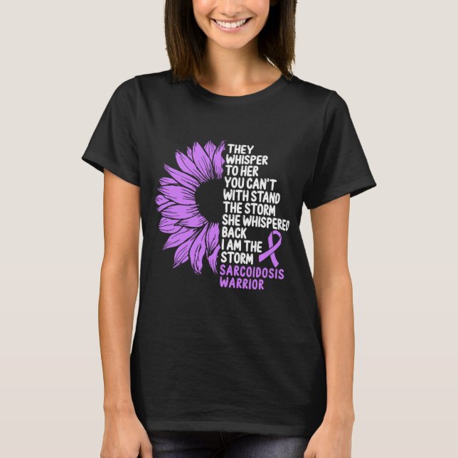 Sarcoidos Awareness Lila Ribbon the Storm T Shirt (Framsida)