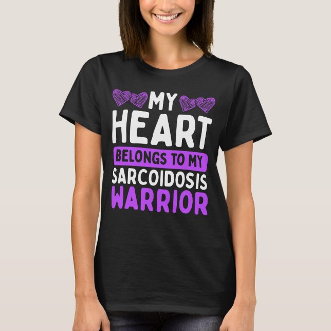 Sarcoidos Awareness Lila Sarcoidosis Warrior T Shirt (Framsida)
