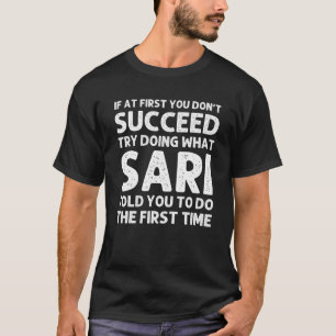 SARI Namn Personlig Birthday Funny Jul Jo T Shirt
