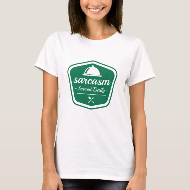 Sarkasm Serveras Dagligen T Shirt (Framsida)