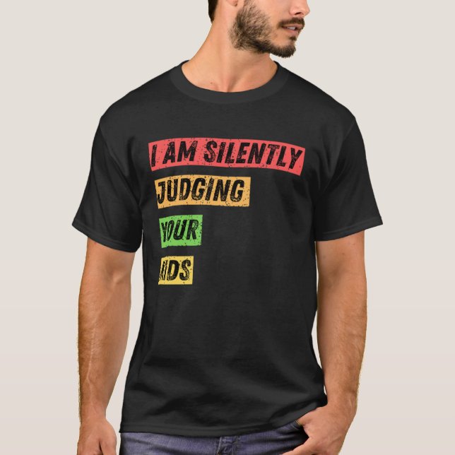 Sarkastic, jag dömer tyst dina barnkurser t shirt (Framsida)
