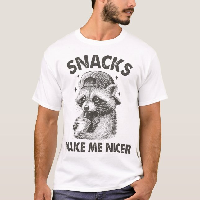 Sarkastic som säger raccoon Snacks gör mig T Shirt (Framsida)