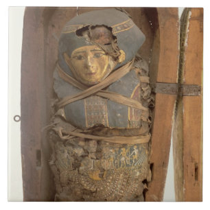Sarkofaget och mummified förkroppsligar av kakelplatta