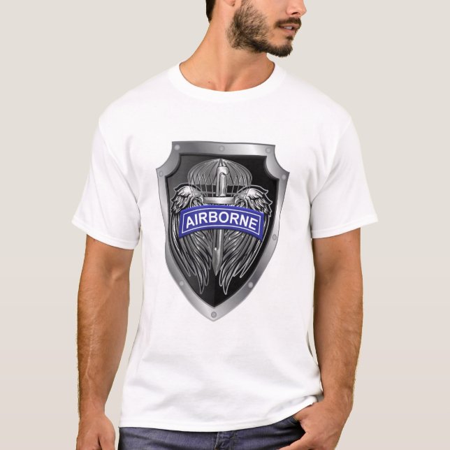 Särskilt Designat Winged Airborne Shield T Shirt (Framsida)