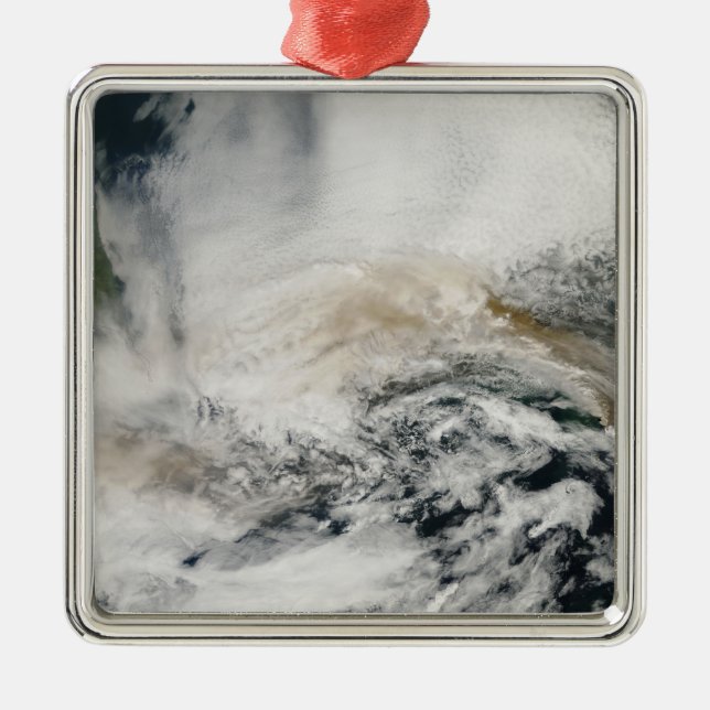 Sarychev-toppen blåser över Okhotsksjön Julgransprydnad Metall (Framsidan)