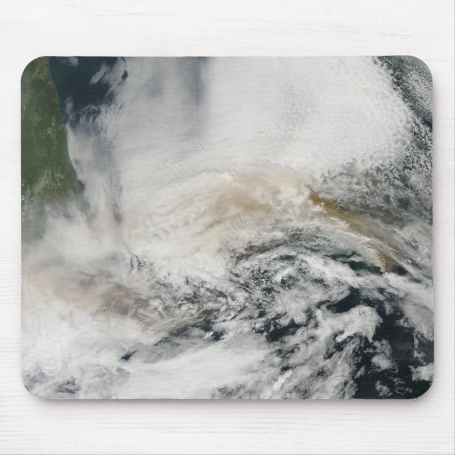 Sarychev-toppen blåser över Okhotsksjön Musmatta (Framsidan)