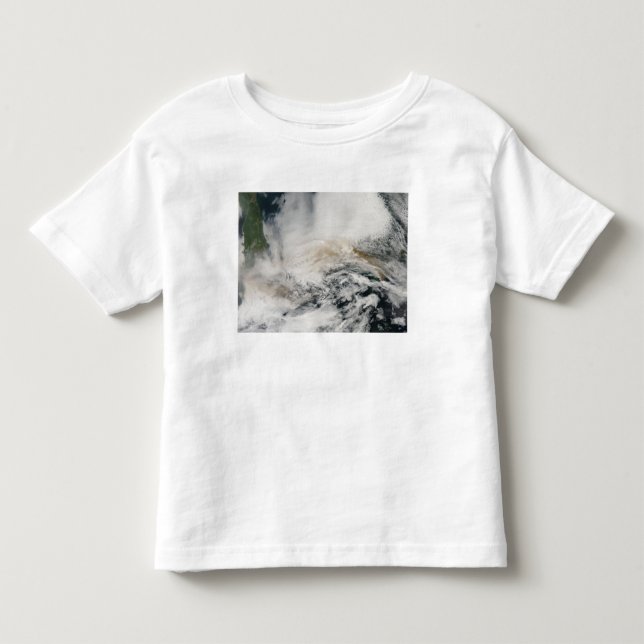 Sarychev-toppen blåser över Okhotsksjön Tee Shirt (Framsida)