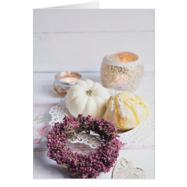 Säsong rustiska höstljus och pumpa fortfarande liv hälsningskort (Framsidan)