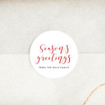 Säsongens hälsningar elegant röd och vit runt klistermärke<br><div class="desc">En modern typografi och elegant för den här anpassningsbara helgdag.</div>