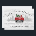 Säsongens hälsningar Vintage Red Lastbil Business Julkort<br><div class="desc">Det här företagsvisitkortet har en röd vintage lastbil i med vitt och grått-barkat helgdag med gräs träd. Ovanför står "Season's Greetings" och under står "from All of US At (your business namn)". Kortets baksida är ett matchande vävt trä och lyder: "Varm önskemål för en glad julhelg och de lyckligaste nya...</div>