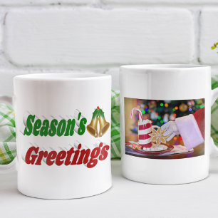 Säsonhälsningar Klockor julfototypografi Kaffemugg