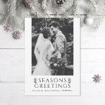 Säsonhälsningars Poinsettia Photo Julkort<br><div class="desc">Säsonhälsningar redigerbar text med illustrerad stödpunkt. Anpassa ytterligare om du vill lägga till mer text eller fler foton på baksidan. Finns även i icke-folie</div>