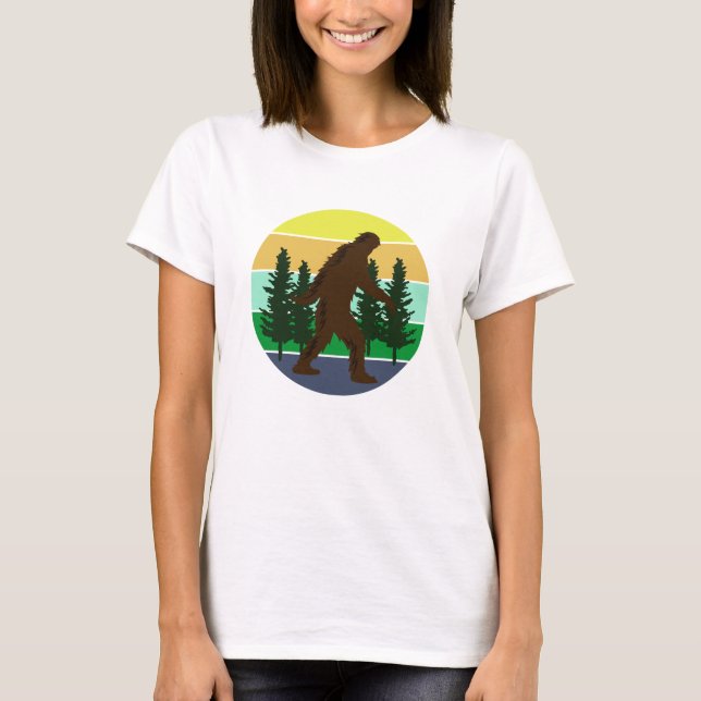 Sasquatch Believer | Vintage Sunset Bigfoot T Shirt (Framsida)