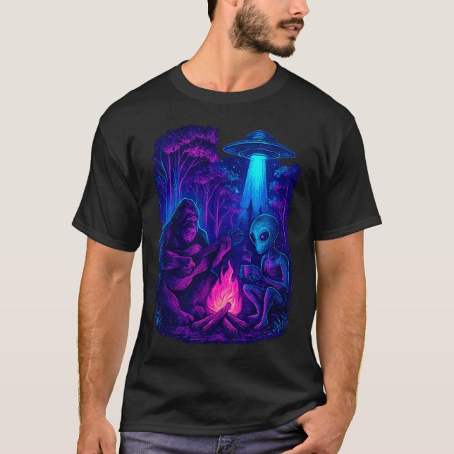 Sasquatch Bigfoot Gitarr Och Alien Lägger Eld Unde T Shirt (Framsida)