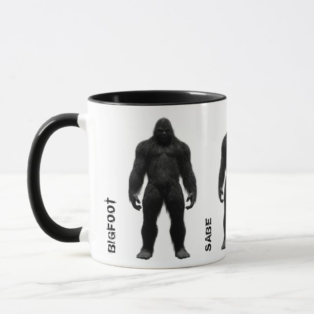 SASQUATCH BIGFOOT HELT - FRONTAL VIEW - NAMN MUGG (Vänster)