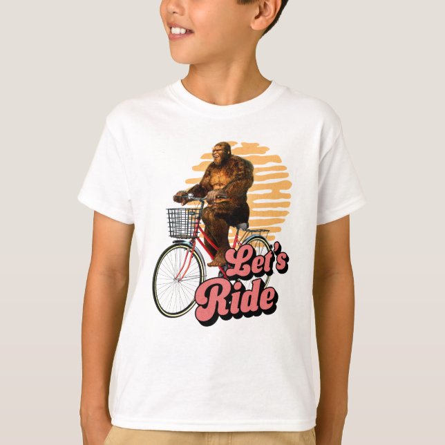Sasquatch Bike Ride Skogsäventyr T Shirt (Framsida)