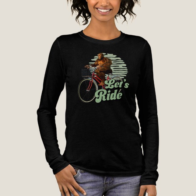 Sasquatch Bike Ride Skogsäventyr T Shirt (Framsida)