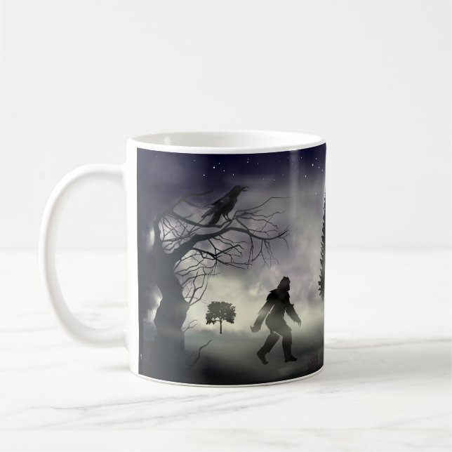 Sasquatch Forest - Raven och Bigfoot Kaffemugg (Vänster)