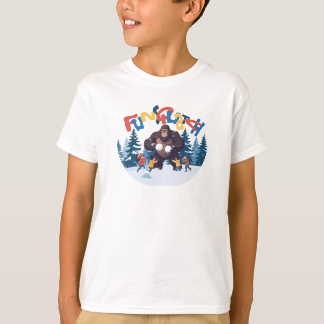Sasquatch having a snow ball fight with kids t shirt (Framsida)