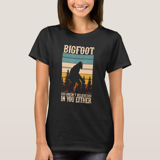 Sasquatch hör inte hemma i dig. t shirt (Framsida)