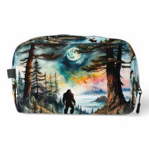 Sasquatch på ett skogsområde ovanför havet