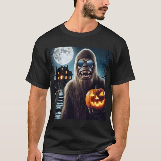 Sasquatch på Halloween T Shirt (Framsida)