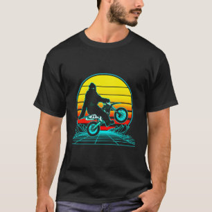 Sasquatch på Vaporwave-motorcykel T Shirt