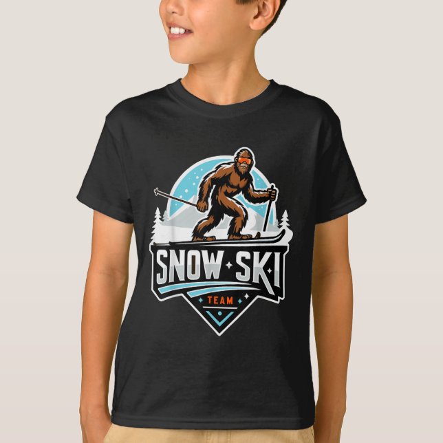Sasquatch Snow Ski Team Snow Skiing Bigfoot Cartoo T Shirt (Framsida)
